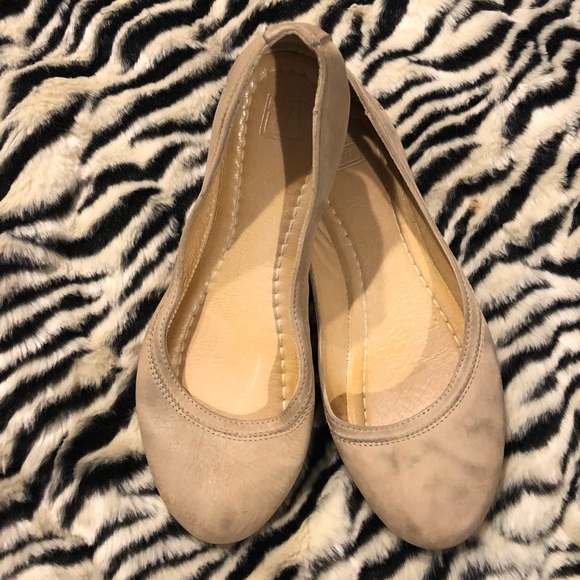 Women’s Frye Carson Cement Ballet Flats - Picture 8 of 8